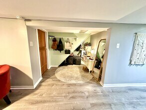 2129 W Schiller St, Unit G in Chicago, IL - Building Photo - Building Photo