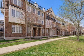 2614 Dashwood Dr in Oakville, ON - Building Photo - Building Photo