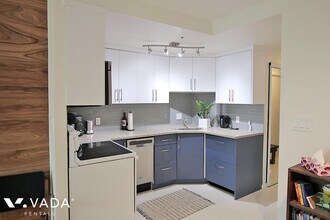 588 Broughton St in Vancouver, BC - Building Photo - Building Photo