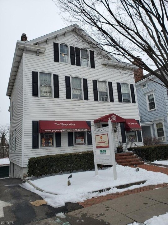 18 Elm St in Morristown, NJ - Building Photo