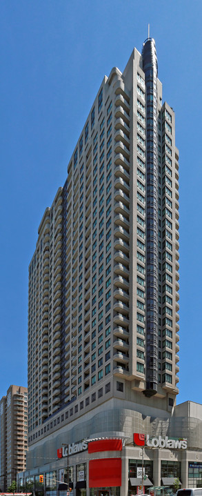 The Pinnacle in Toronto, ON - Building Photo