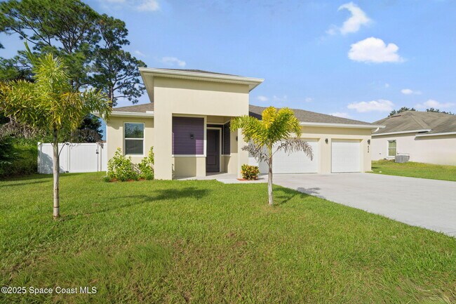 434 Borraclough Ave in Palm Bay, FL - Building Photo - Building Photo