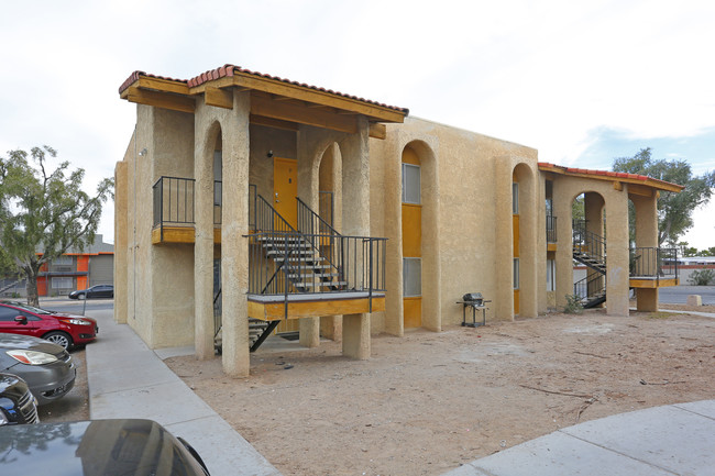 4610 W Twain Ave in Las Vegas, NV - Building Photo - Building Photo