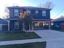 324 S Main St in Cedar Hill, TX - Building Photo