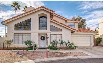 1314 N Brittany Ln in Gilbert, AZ - Building Photo