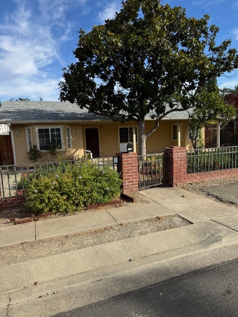 10470 Beardon Dr in Cupertino, CA - Foto de edificio - Building Photo