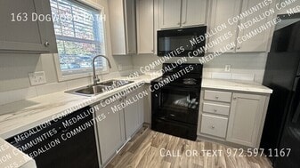 163 Dogwood Path Ln in Hendersonville, NC - Building Photo