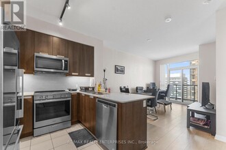 35-3235 Watergarden Dr in Mississauga, ON - Building Photo - Building Photo