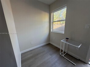 10785 SW 26th St in Miami, FL - Building Photo - Building Photo