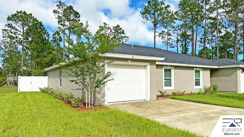 7 Secretary Trail in Palm Coast, FL - Building Photo