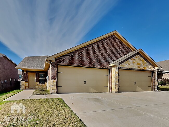 748 Rolling Terrace Cir in Granbury, TX - Building Photo - Building Photo