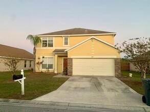 8327 Adele Rd in Lakeland, FL - Foto de edificio - Building Photo