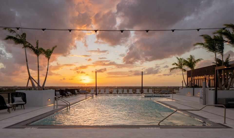 Oaklyn in Oakland Park, FL - Building Photo