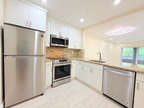 7920 Camino Real in Miami, FL - Building Photo - Building Photo