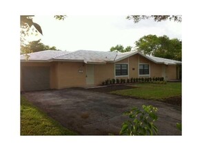 4390 Riverside Dr in Coral Springs, FL - Building Photo - Building Photo