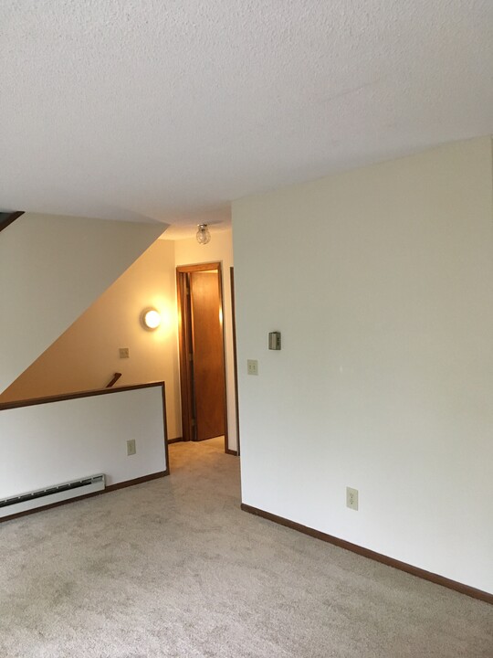 415 Dexter Dr in Long Lake, MN - Foto de edificio