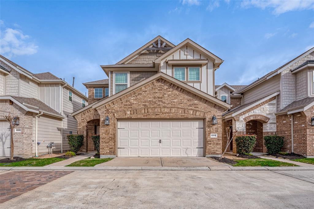8918 Live Oak Grove Ln in Houston, TX - Foto de edificio