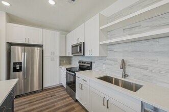 Soltra Firewheel in Garland, TX - Foto de edificio - Building Photo