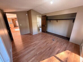12 Greeley St in Oakland, ME - Building Photo - Building Photo