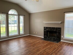 10606 Twin Circles Dr in Montgomery, TX - Building Photo - Building Photo