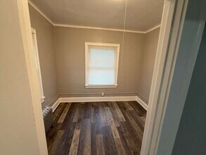 392 E 147th St, Unit 9 in Cleveland, OH - Foto de edificio - Building Photo