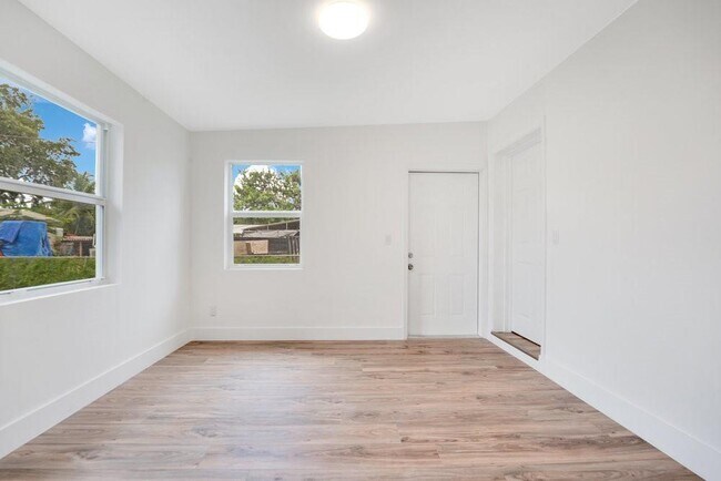 2434 Coolidge St, Unit F in Hollywood, FL - Foto de edificio - Building Photo