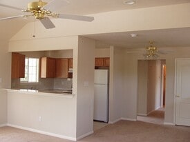 1231 Lovett St in Tomball, TX - Building Photo