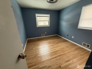 25 Bartman Rd in East Brunswick, NJ - Building Photo - Building Photo