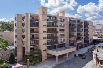 The Chateau in Cliffside Park, NJ - Building Photo - Building Photo