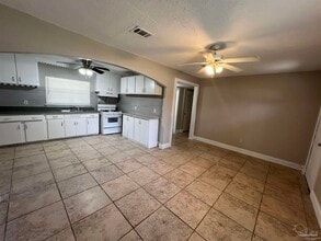 525 Chaseville St in Pensacola, FL - Building Photo - Building Photo