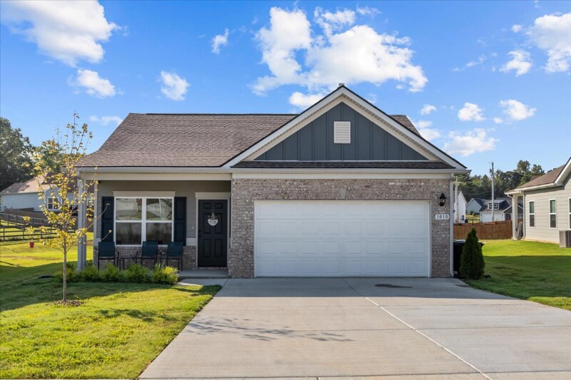 1010 Village Ct in Burns, TN - Building Photo