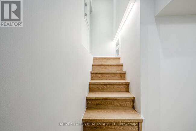 33 Parkview Gardens in Toronto, ON - Building Photo - Building Photo