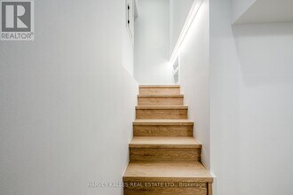 33 Parkview Gardens in Toronto, ON - Building Photo - Building Photo