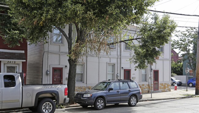 2421-2425 Sarah St in Pittsburgh, PA - Foto de edificio - Building Photo