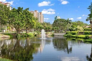7032 Pelican Bay Blvd, Unit Pelican Bay in Naples, FL - Building Photo