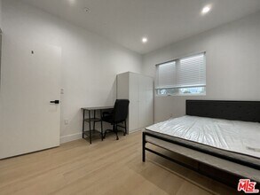 1340 W 37th St in Los Angeles, CA - Building Photo - Building Photo