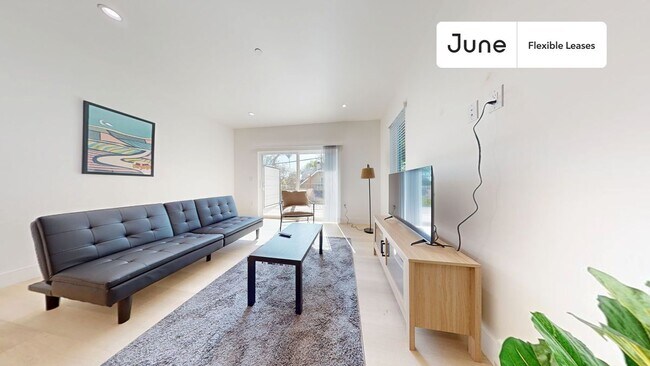 1321 N June St in Los Angeles, CA - Building Photo - Building Photo