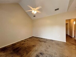 100 Lindas Creek Ln in Weatherford, TX - Foto de edificio - Building Photo