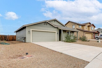 12281 Pegasus Rd in Flagstaff, AZ - Foto de edificio - Building Photo