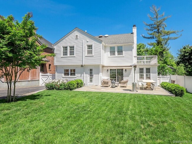 32 Valley View Rd in Great Neck, NY - Building Photo - Building Photo