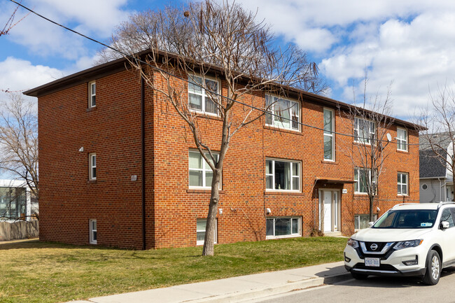 149 Brownville Av in Toronto, ON - Building Photo - Building Photo