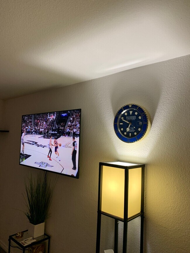 4918 River Glen Dr in Las Vegas, NV - Building Photo - Building Photo