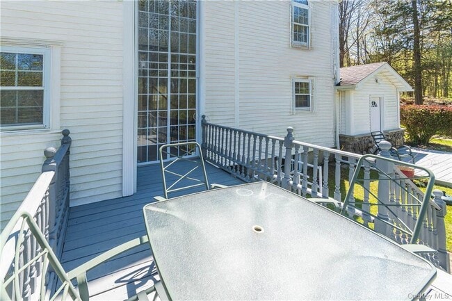 11 Stage Coach Rd in Warwick, NY - Building Photo - Building Photo