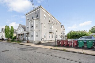 62 W 3rd St in Lowell, MA - Building Photo