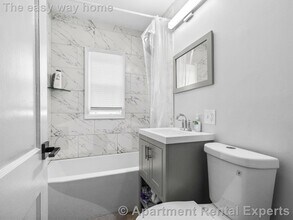 254 Main St, Unit 2 in Medford, MA - Foto de edificio - Building Photo