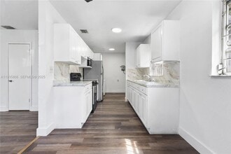 4201 NW 25th Ave in Miami, FL - Building Photo - Building Photo