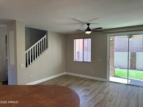 320 W Mountain Sage Dr in Phoenix, AZ - Building Photo - Building Photo