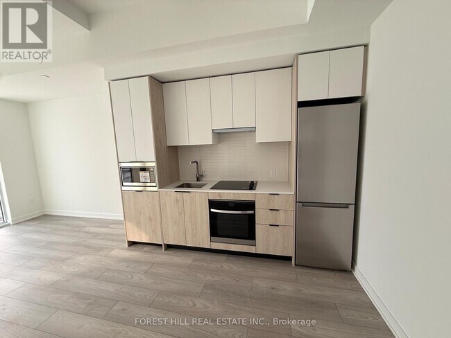 1007 The Queensway in Toronto, ON - Building Photo - Building Photo