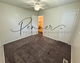 1421 Osage Trail St in Independence, MO - Foto de edificio - Building Photo