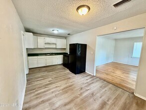 1348 Crestwood St in Jacksonville, FL - Building Photo - Building Photo